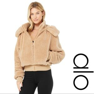 ALO Yoga Foxy Sherpa Jacket in Camel